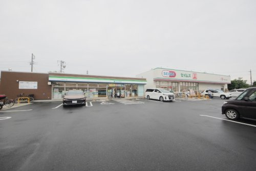 【コンビニエンスストア】ファミリーマート大泉町4丁目店まで621ｍ