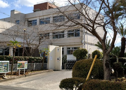 【小学校】竹原市立竹原西小学校まで586ｍ