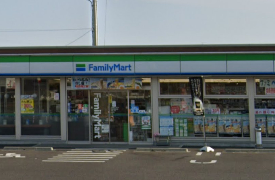 【コンビニエンスストア】ファミリーマート　岩倉曽野町店まで935ｍ