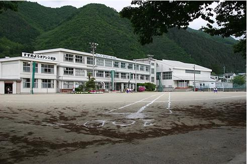 【小学校】笛吹市立御坂東小学校まで7737ｍ