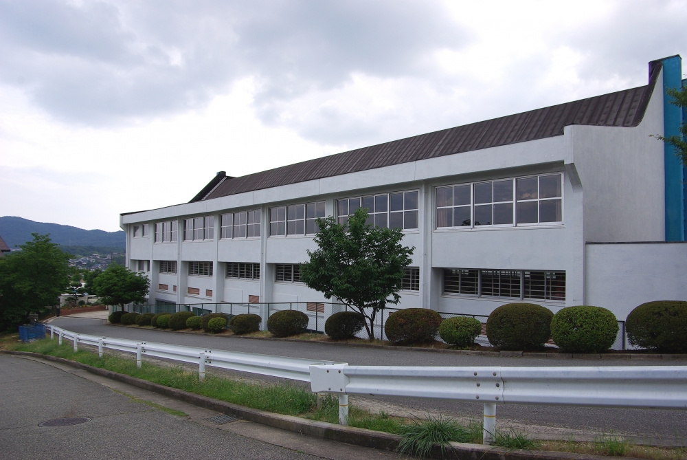 【中学校】川西市立多田中学校まで562ｍ
