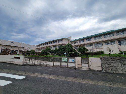 【中学校】藤沢市立藤ケ岡中学校まで948ｍ