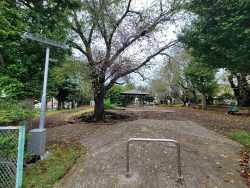【公園】柄沢公園まで889ｍ