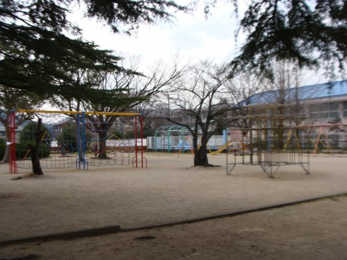 【公園】高津公園まで682ｍ