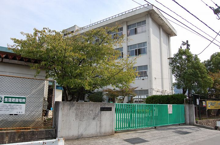 【小学校】原小学校まで629ｍ