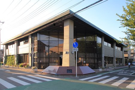 【図書館】三郷市立早稲田図書館まで355ｍ