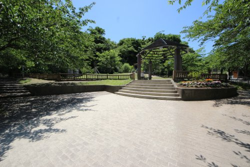 【公園】アザリエ南公園まで343ｍ