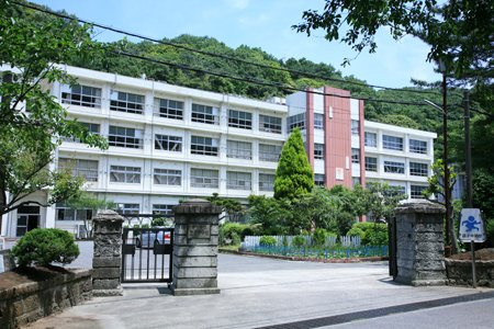 【中学校】逗子市立逗子中学校まで1205ｍ