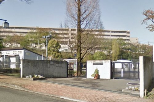 【小学校】稲城市立平尾小学校まで590ｍ