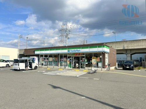 【コンビニエンスストア】ファミリーマート　京田辺三山木店まで141ｍ