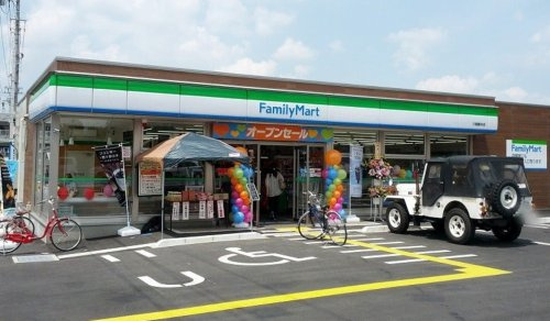 【コンビニエンスストア】ファミリーマート　川越鯨井店まで302ｍ