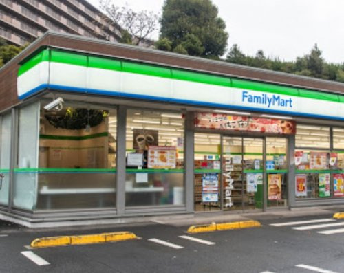 【コンビニエンスストア】ファミリーマート　町田南大谷店まで128ｍ