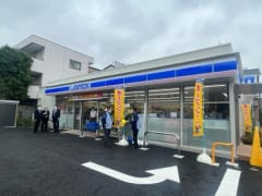 【コンビニエンスストア】ローソン　江戸川平井三丁目店まで140ｍ