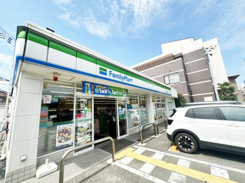 【コンビニエンスストア】ファミリーマート　新高小学校前店まで325ｍ
