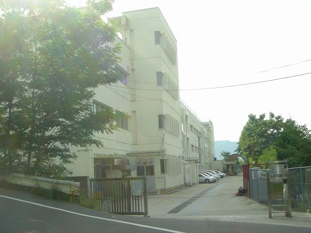 【小学校】戸坂城山小学校まで628ｍ