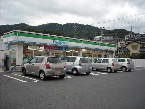 【コンビニエンスストア】ファミリーマート　戸坂大上店まで468ｍ