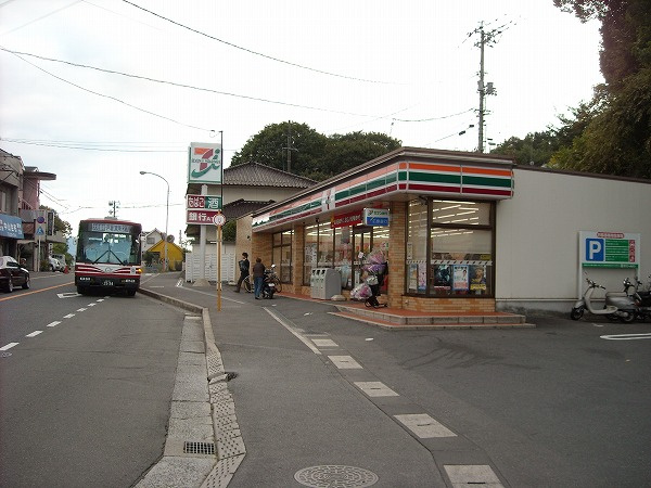 【コンビニエンスストア】セブンイレブン　広島戸坂南店まで691ｍ