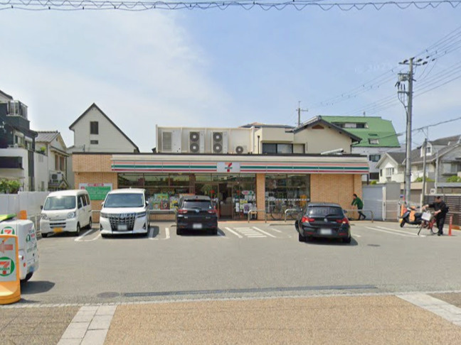【コンビニエンスストア】セブンイレブン　芦屋呉川町店まで728ｍ
