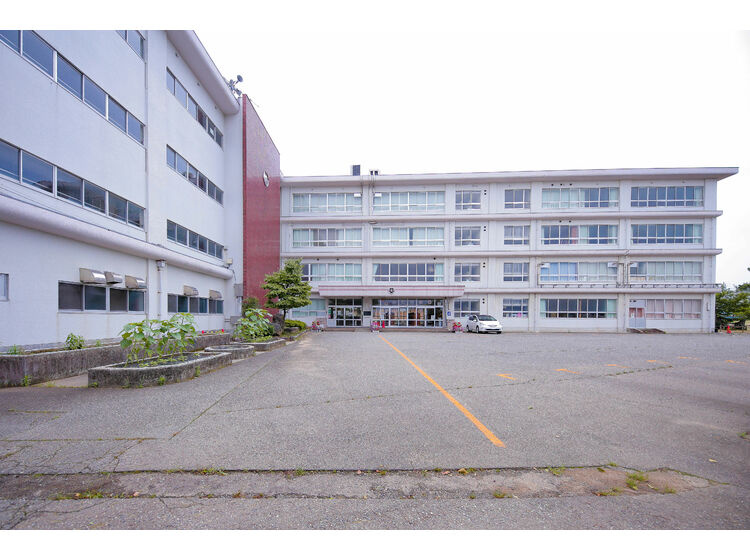 【小学校】粟崎小学校まで1830ｍ
