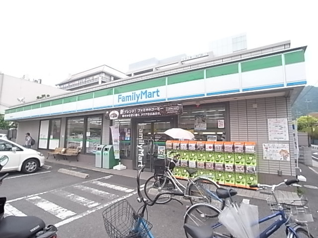 【コンビニエンスストア】ファミリーマート　四条畷駅前店まで1426ｍ