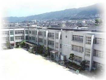 【小学校】東大阪市立枚岡西小学校まで357ｍ