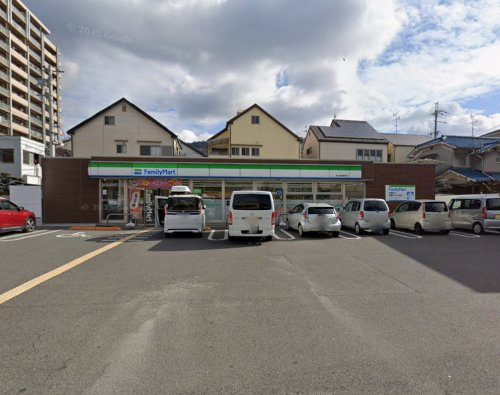 【コンビニエンスストア】ファミリーマート　東大阪箱殿町店まで103ｍ