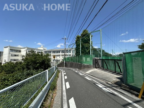 【小学校】横浜市立蒔田小学校まで185ｍ
