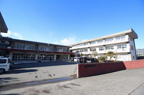 【中学校】女鳥羽中学校まで2089ｍ