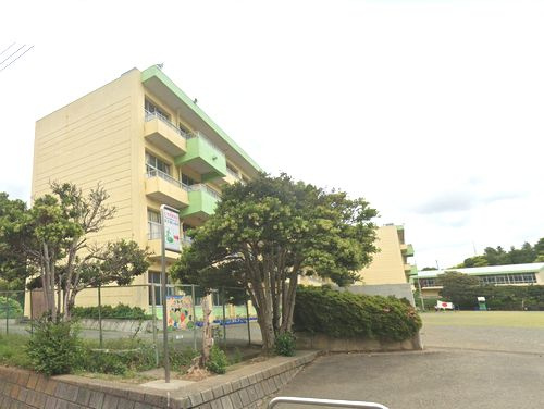 【小学校】海老名市立杉久保小学校まで1229ｍ