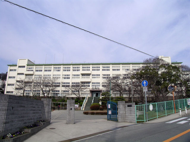 【中学校】川西市立川西中学校まで1408ｍ