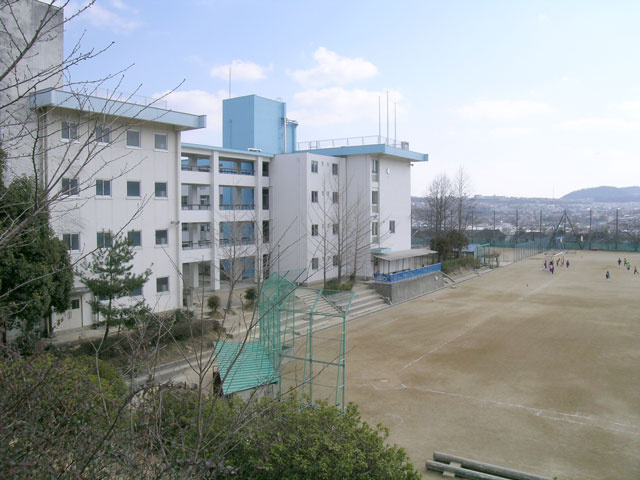 【中学校】川西市立中学校　清和台中学校まで1369ｍ