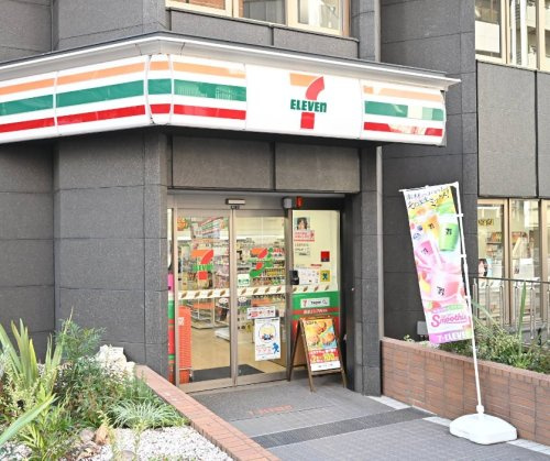 【コンビニエンスストア】セブンイレブン　新宿御苑前本通り店まで361ｍ