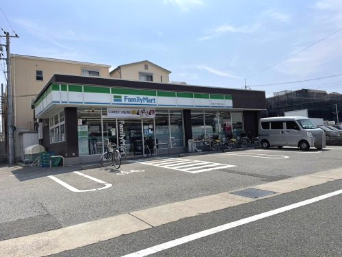 【コンビニエンスストア】ファミリーマート　西宮上甲子園五丁目店まで127ｍ