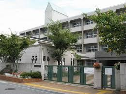 【中学校】　鷹匠中学校まで337ｍ