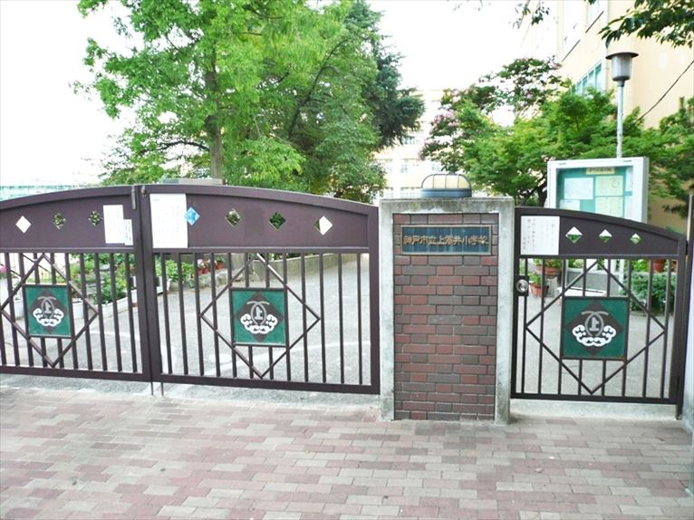 【小学校】上筒井小学校まで621ｍ