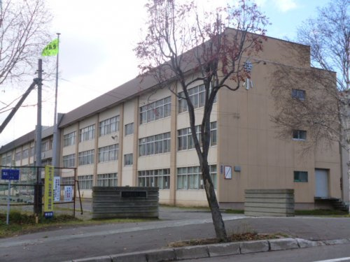 【小学校】幸小学校まで311ｍ