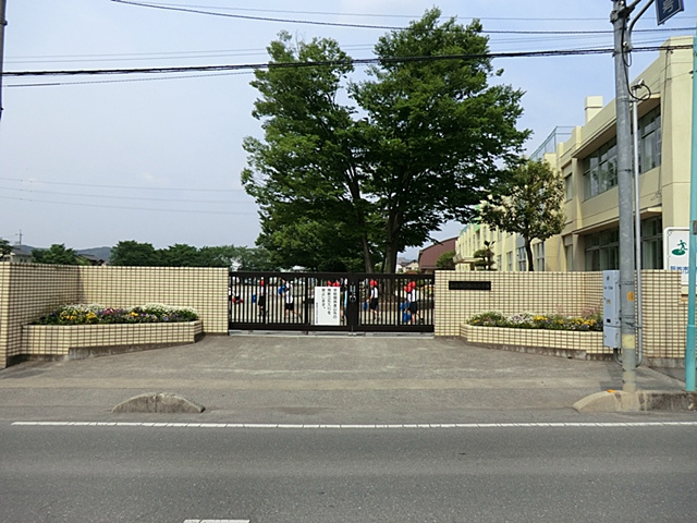 【小学校】飯能市立　加治小学校まで350ｍ