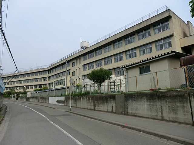 【中学校】飯能市立　加治中学校まで900ｍ