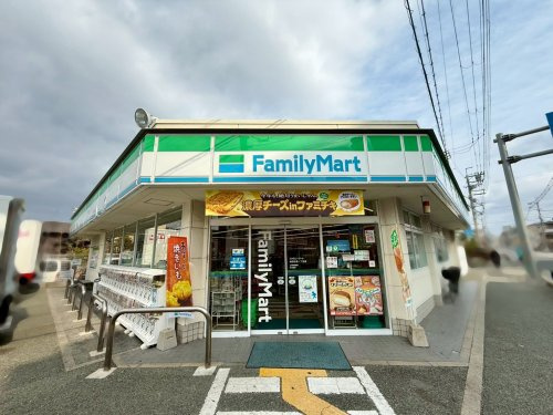 【コンビニエンスストア】ファミリーマート　池田住吉一丁目店まで677ｍ