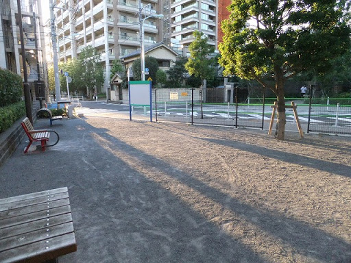 【公園】　三田小山町児童遊園まで389ｍ