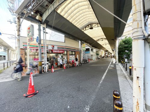 【コンビニエンスストア】セブンイレブン　岸里玉出駅前店まで547ｍ