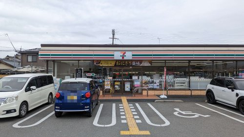 【コンビニエンスストア】セブンイレブン　田原本千代店まで1077ｍ