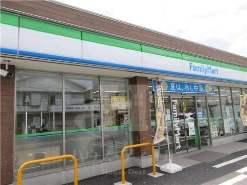 【コンビニエンスストア】ファミリーマート　江北二丁目店まで300ｍ