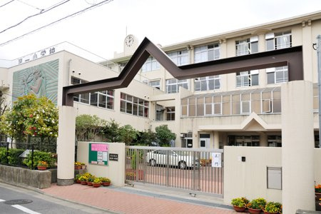 【小学校】足立区立舎人第一小学校まで864ｍ