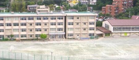 【小学校】綾瀬市立　綾南小学校まで905ｍ