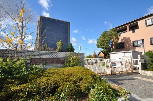 【小学校】泉大津市立楠小学校まで550ｍ