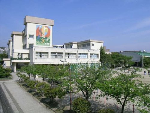 【小学校】豊中市立泉丘小学校まで565ｍ