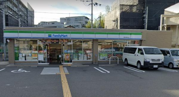 【コンビニエンスストア】ファミリーマート　豊中東泉丘店まで400ｍ