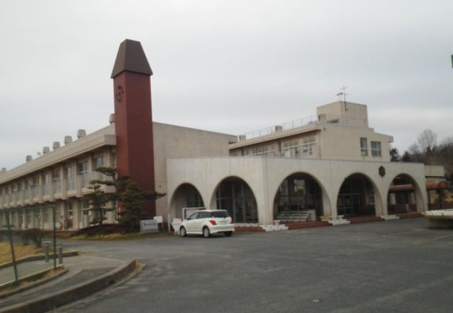 【小学校】世矢小学校まで2214ｍ