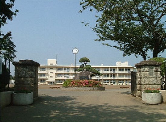 【中学校】誉田中学校まで2050ｍ